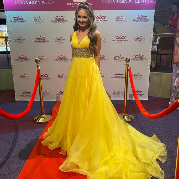 Sherri Hill Couture Gown - Picture 3 of 4